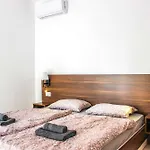 2 Bedroom 1142 *