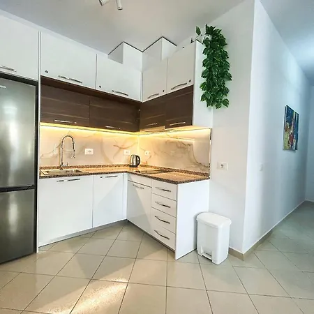 2 Bedroom 1142 *