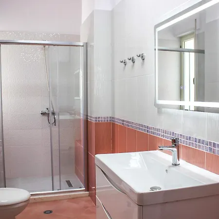 2 Bedroom 1142 *