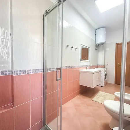 2 Bedroom 1142 *