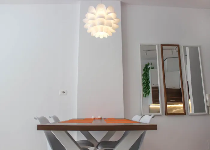 Apartment 2 Bedroom 1142 *