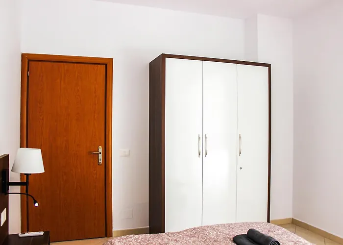 Apartment 2 Bedroom 1142 *