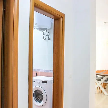 2 Bedroom 1142 *