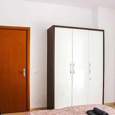 Apartment 2 Bedroom 1142 *