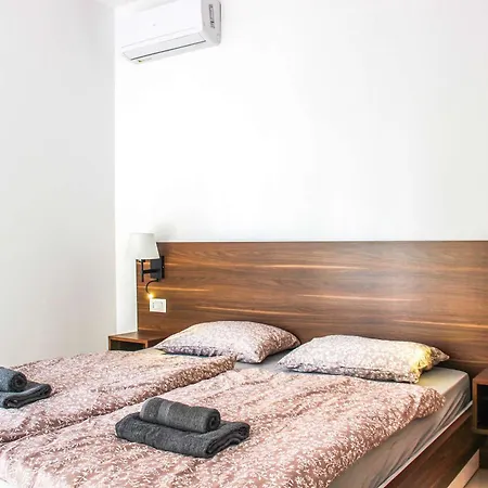 2 Bedroom 1142 *