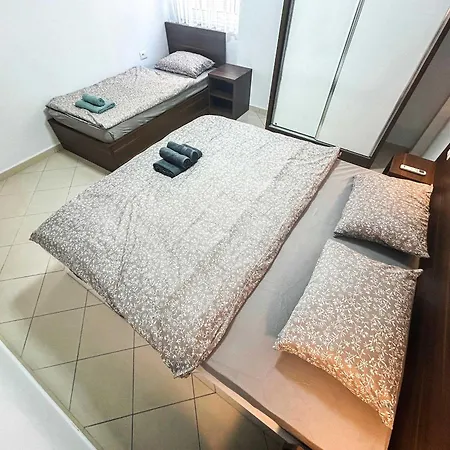 Apartment 2 Bedroom 1142 *
