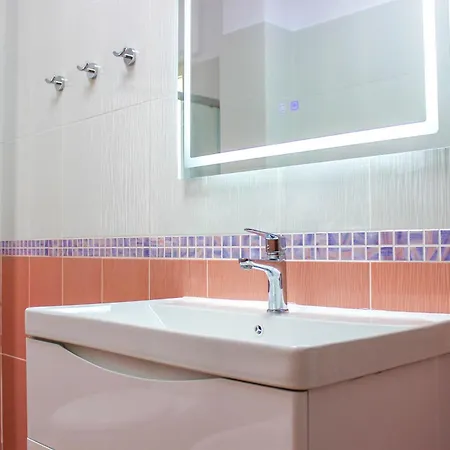 Apartment 2 Bedroom 1142 *